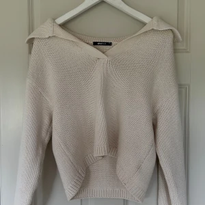 Stickad kroppad tröja  -  Stickad kroppad tröja   Sparsamt använd  