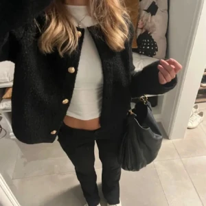 Tunn jacka/tröja - Säljer denna soliga tröja/jacka som är i toppen skick.