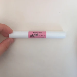 Essence eyebrow/eyelash serum - Provade ögonbrynpenseln en gång.  Fin skick👍 Skriv för mer frågor/bilder!