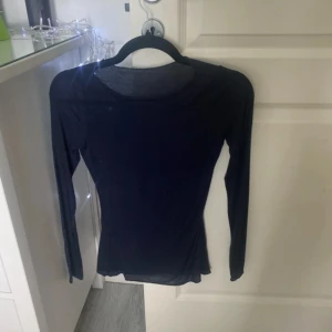 Intimissimi  - Populär intimissimi tröja, säljer pga fel storlek, endast använd 1 gång💕