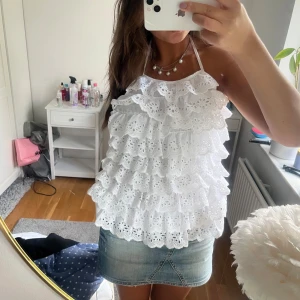 Vit blus  - Jättefin somrig blus med halterneck❤️