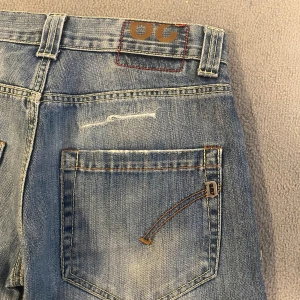 Dondup jeans - Hej! Säljer nu dessa Dondup jeans. Jeansen är i toppskick 10/10. Modellen är George. Hör av dig vid frågor!