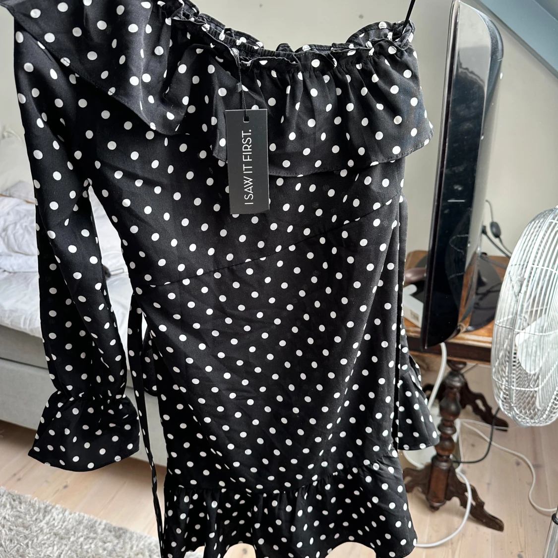 Prickig klänning - 91