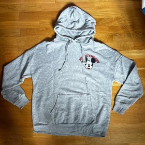 Disney Hoodie - Mickey Mouse hoddie. Storlek S