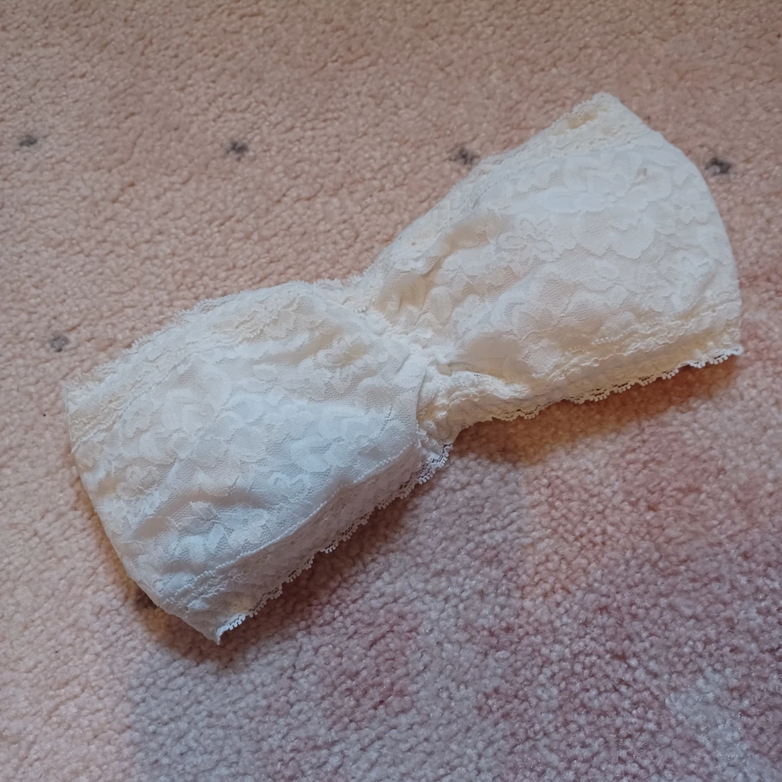 Strapless vit spets bh med urtagbara pads