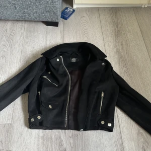 Jacka  - Perfekt Snygg höst jacka! I 