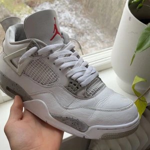 Jordan 4 oreo  - Jordan 4 oreo  Storlek 45 Sko box finns  Okej skick