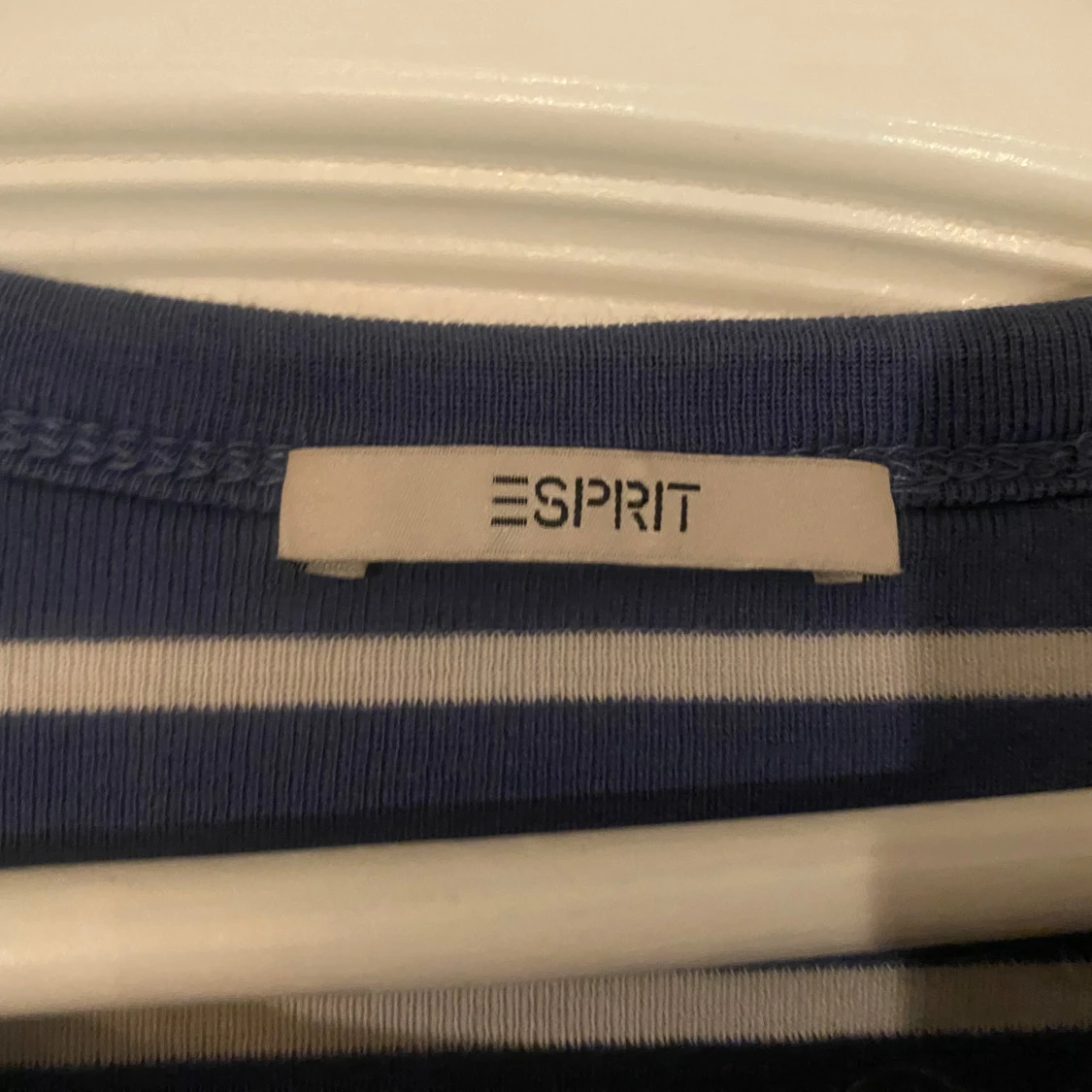 Blå och vit randig tröja💙🤍 - 90