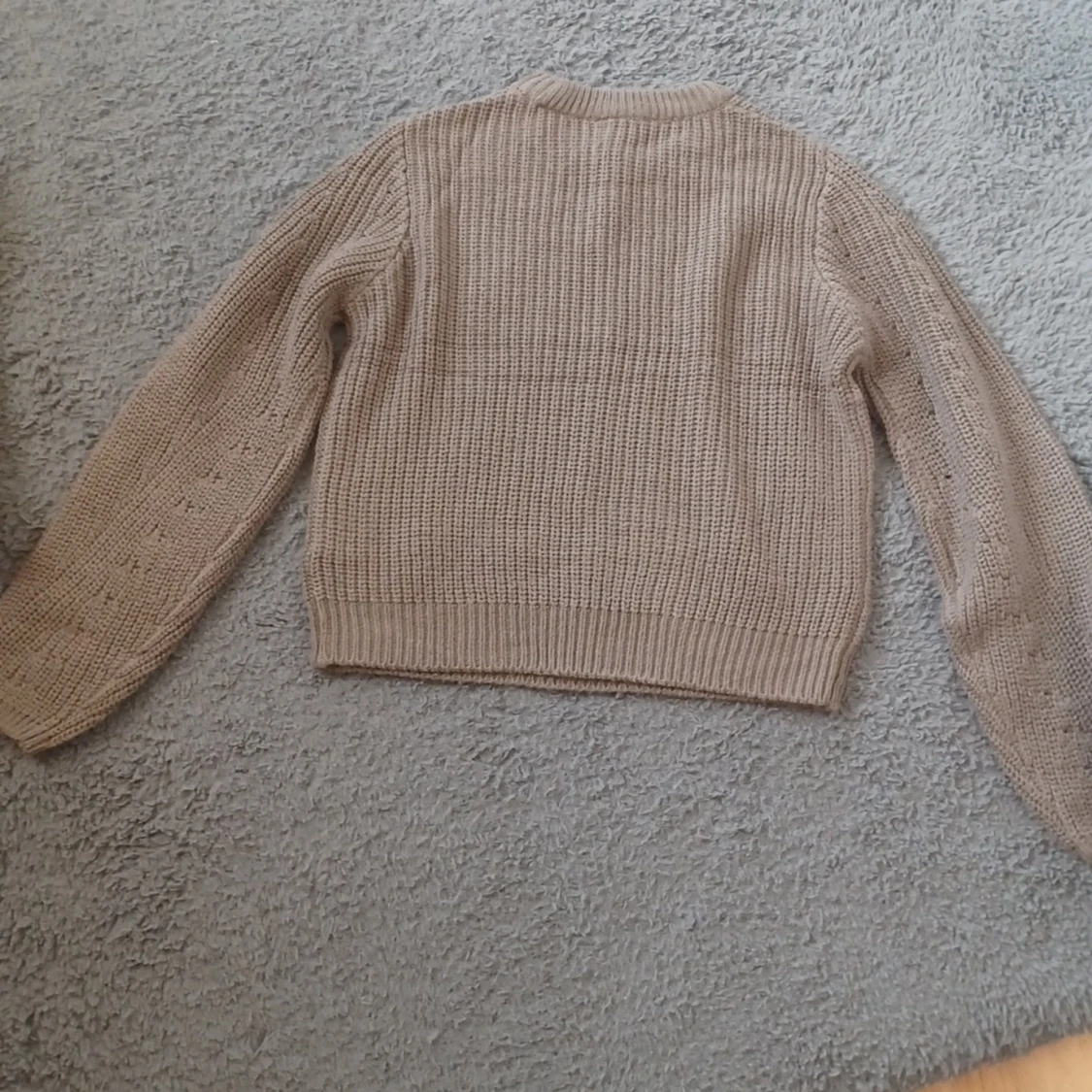 Beige stickad tröja från XOXO Friends - 90