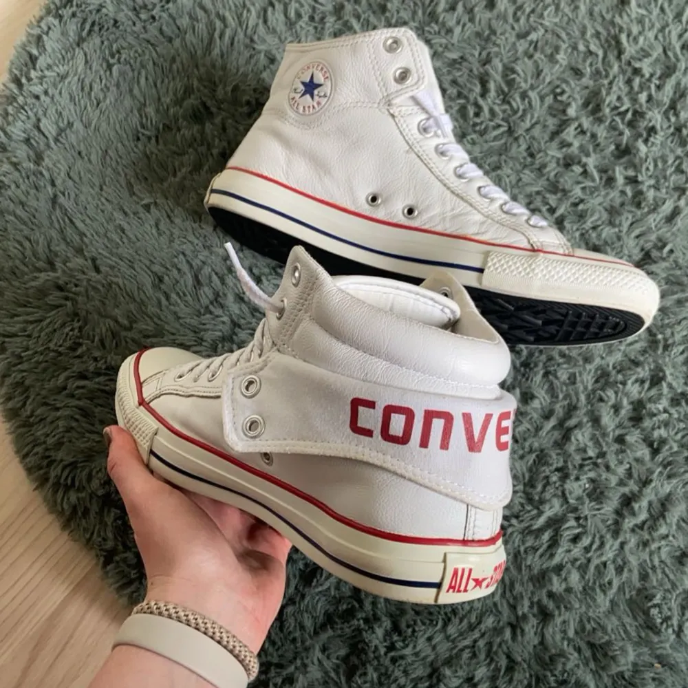 Vintage Converse Chuck Taylor Leather Mid Fold Down. Storlek 42,5 och är upptvättade✨. Skor.