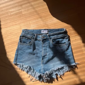 Zara shorts - Knappt använda