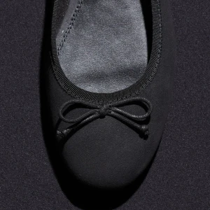 Ballerina skor - Köpte dessa precis (prislappen är kvar) men de är förstora så kan endast tänka mig att byta, köpte i 37 men vill gärna ha 36💞💞💞💞💞