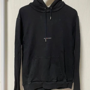 Saint Laurent Paris hoodie - Lätt använd Strl L Skriv gärna om ni har frågor