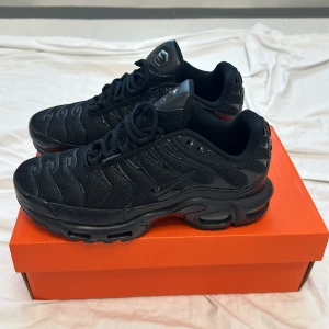 Tn Skor - Helt nya svarta tns skor storlek 40 aldrig använd, inga skador pris 899 och priset kan sänkas såklart kontakta mig gärna 