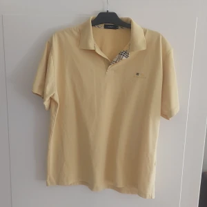 Gul burberry pike - Gul burberry pike i storlek XL