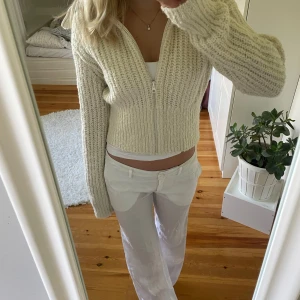 Stickad kofta  - Snygg stickad kofta i mycket bra skick 💕