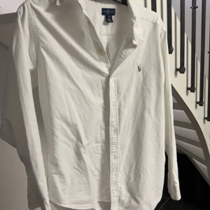 Ralp lauren skjorta - Skjortan användas inte mer och där med säljer jag den, den är använd Max 5 gånger
