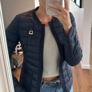 Morris jacka - En Morris jacka. Som ny. Storlek S men skulle säga den är som xs