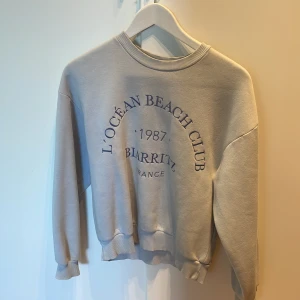 Blå sweatshirt från Gina Tricot  - Gullig blå sweatshirt från Gina 💗 Xxs  Använd men inga skador eller fläckar 