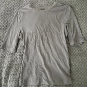 Grå tröja - Ny utan prislapp Skön och fin Pris går absolut att diskutera 