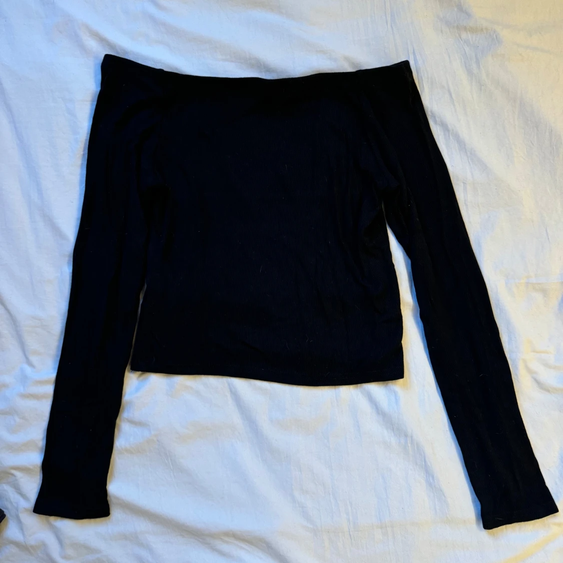 Svart off shoulder tröja - 90