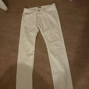 Gant jeans - Fina gant jeans som är raka i benen/lite åt Bootcut hållet. Använda fåtal gånger därav säljer jag.