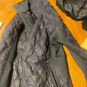 Horze jacka - Mörkblå jacka från Horze, inga fel