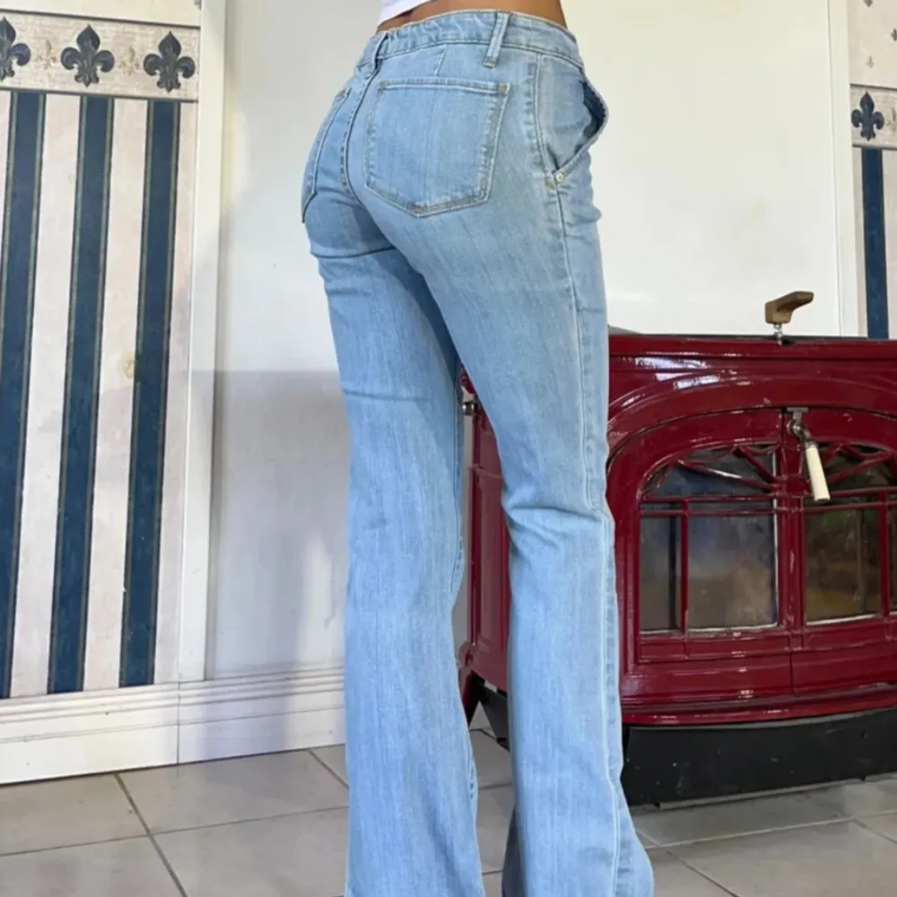 Skit snygga låga vintage jeans från GAP i bootcut 💕 midja 78cm & Innerben 86cm💕jätte bra skick!💗. Jeans & Byxor.