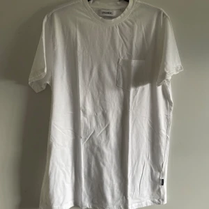 Tshirt - Strömberg T-shirt. Storlek s. Väldigt lång. Aldrig använd.