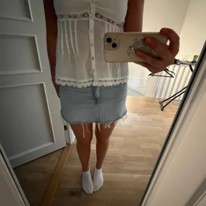 Jeanskjol  - Blå jeans kjol! Jätte bra skick, knappt använd 🥰