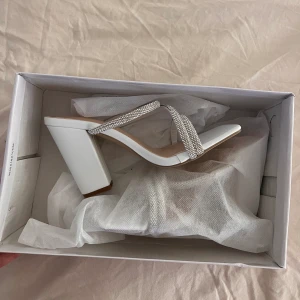 klackar - Helt oanvända super fina klackar i storlek 36💕