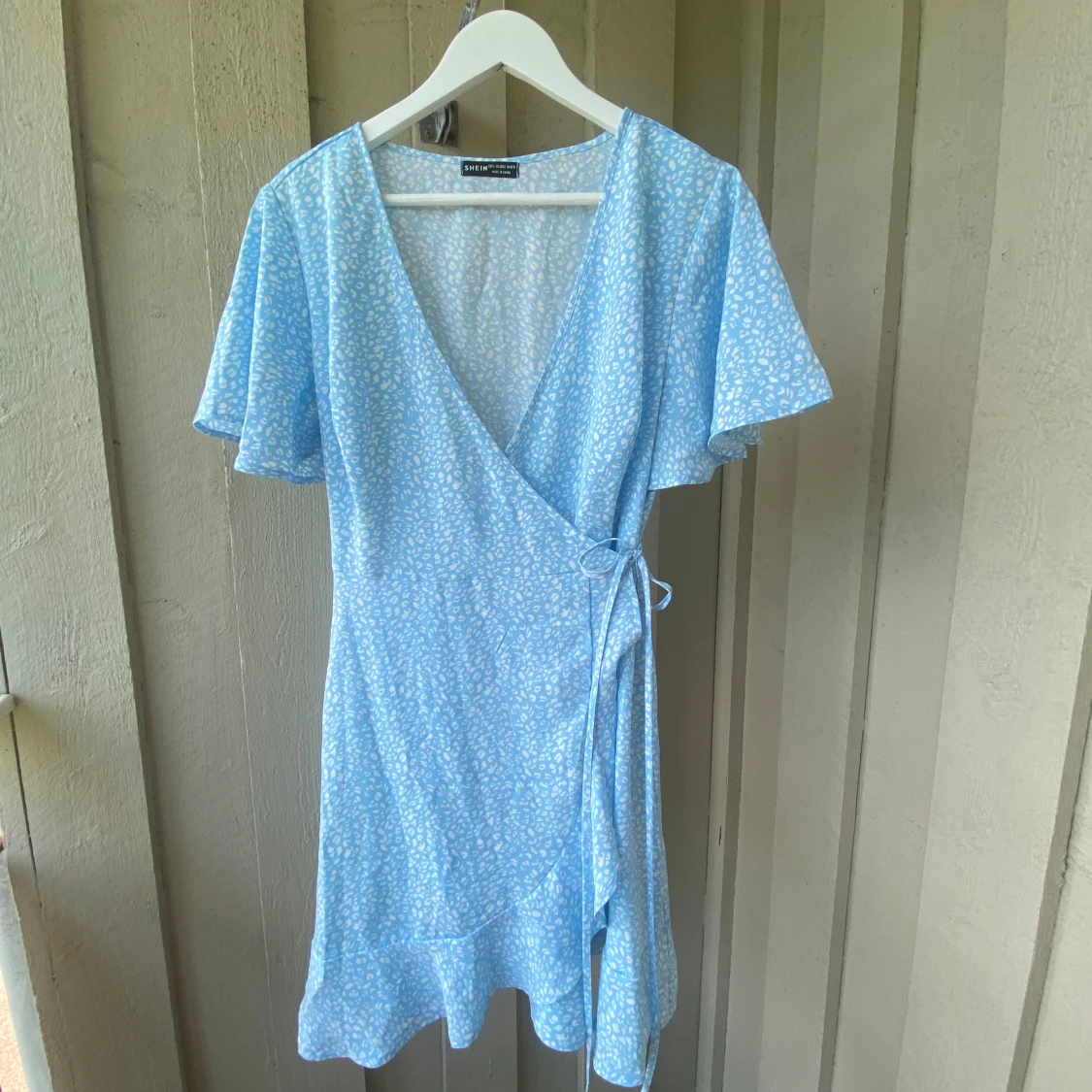 Kort mönstrad klänning