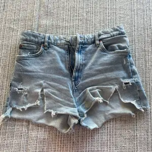 Super snygga shorts från Zara i storlek 38. perfekta till sommaren❤️❤️