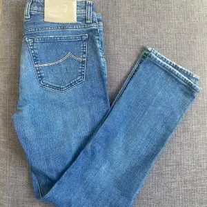 Tja! Säljer dessa Jacob Cohen jeans skick: 9/10 storlek 31. Skriv till mig om ni har några  frågor och det går alltid att pruta.