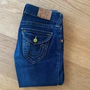 True religion jeans som tyvärr är för stora för mig. Väldigt bra skick!