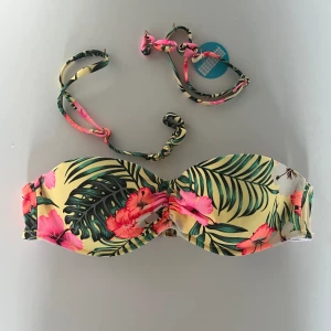 Bikiniöverdel  - Jättefin bikini topp utan band, men finns med om man vill sätta på, aldrig använd💗 