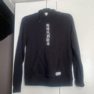 Hoddie - Svart fin hoddie. I använt skick