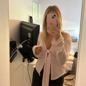 Populär Gina tröja  - Populär tröja från Gina, jättefin rosa färg. Använd 2 gånger. 