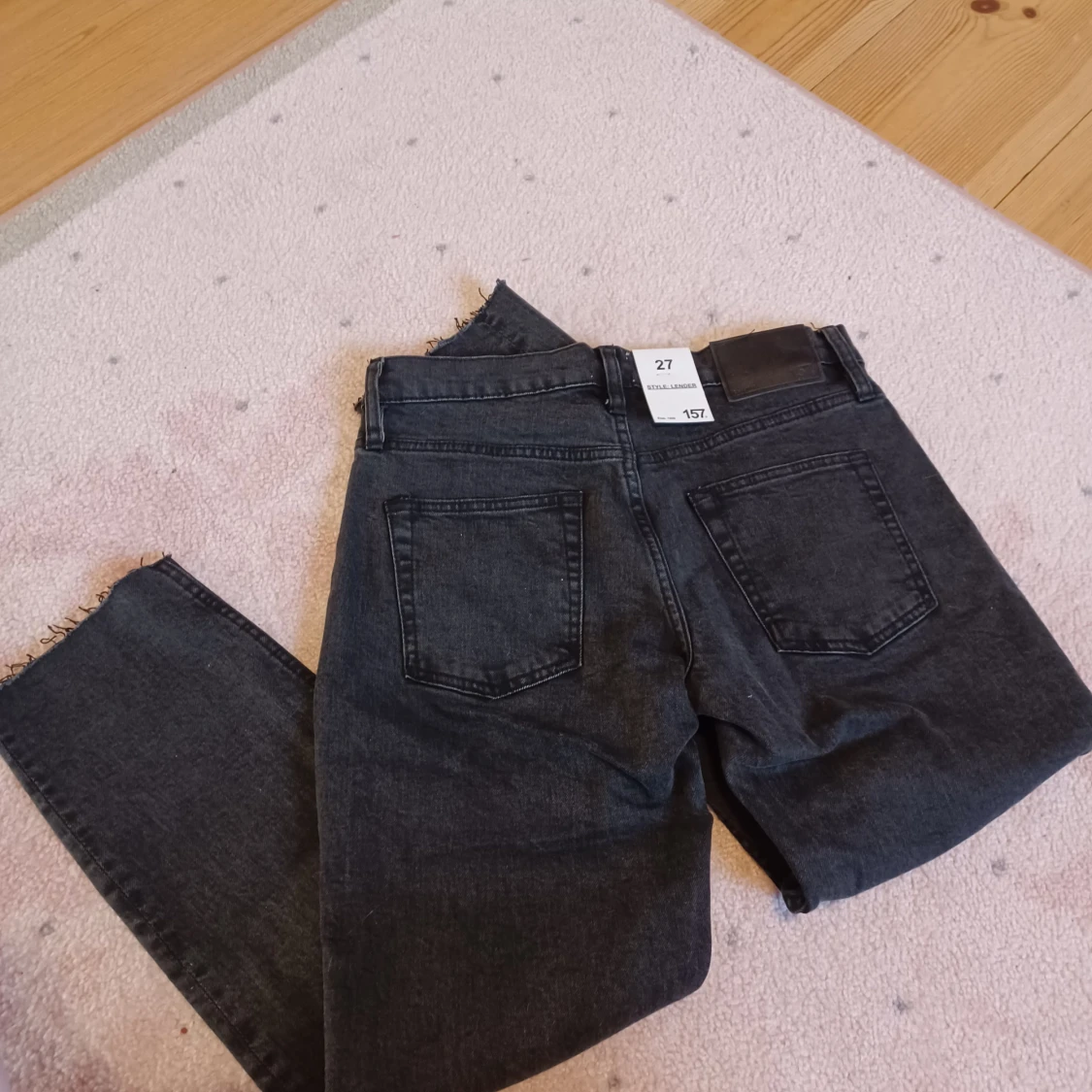 Helt nya svarta raka jeans från lager 157