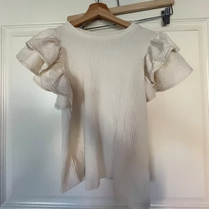 Topp - Söt topp från zara som aldrig kommit till användning, nyskick