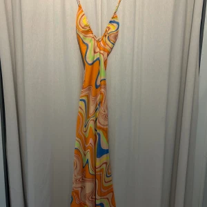 Maxidress - Långklänning från asos  Aldrig använd lappen är kvar