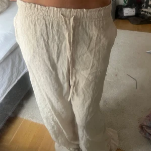 Linne byxor från zara - Säljer dessa as snygga linne byxorna från zara ! 