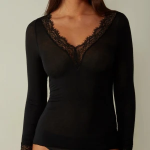 Intimissimi spets tröja - Har inga defekter alls, använd en gång, precis som ny. 