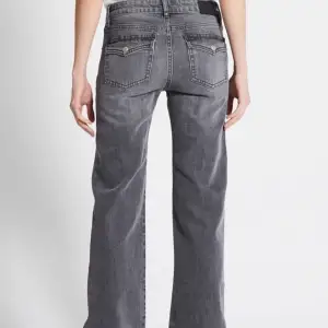 Trendiga jeans ifrån lager157 som inte kommer till användning💕Pris går att diskuteras.