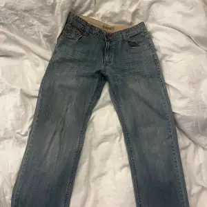 Säljer mina Brumbeby jeans som knappt är använda. Dem har inga defekter och är storleken 16A. Hör av dig om du vill ha fler bilder. Pris kan diskuteras❤️❤️