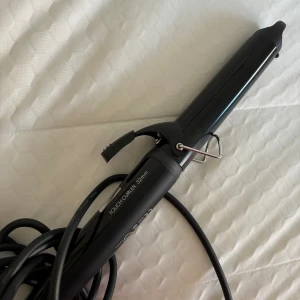 Björn Axén locktång!! - Touch Curler 32 mm. Jättebra kvalitativ locktång med clip. Använd kanske 2 gånger, inga defekter alls. Pris kan diskuteras vid snabb affär. Köpt för 600kr.