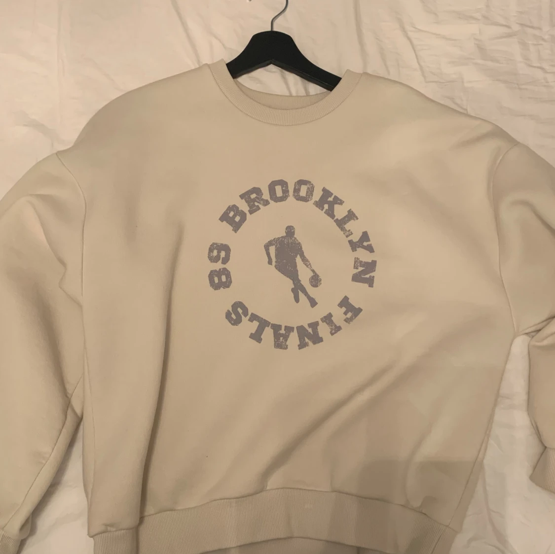 Beige Oversized Sweater med basket tryck från Gina Tricot - 91