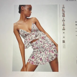 Söker - Söker detta sett eller bara kjolen och toppen. Storlek xs-m❤️❤️