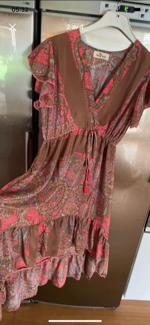 Klänning Onezise  - Jättefin sval och skön klänning i storlek Onezise, endast använd 1 gång så i nyskick 