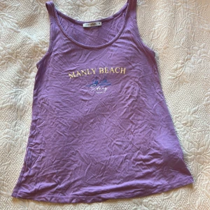  Lila linne -  Jag har använt detta linnet några få gånger vi ses om bara lite skrynklig på bilden och det står many beach SDNEY Australia 